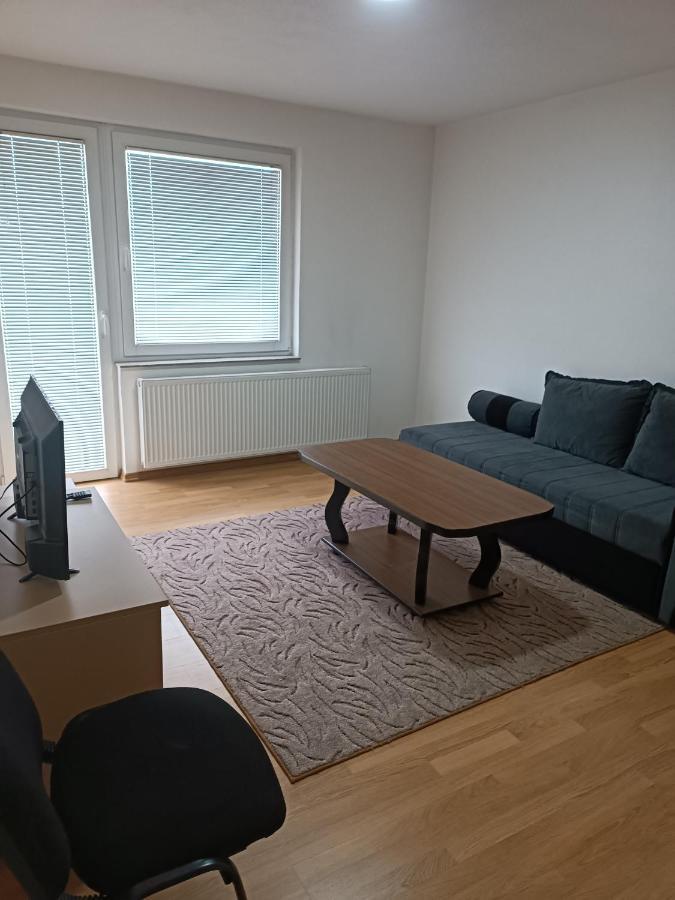 ホテル 2Bdr Apt With Balcony With View- Free Parking サラエヴォ エクステリア 写真