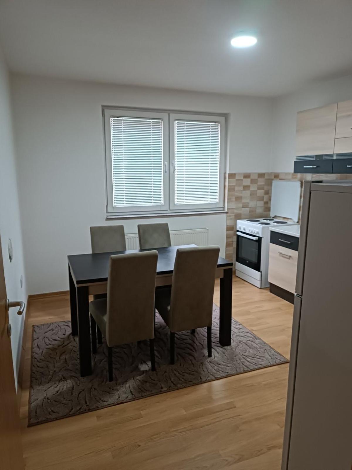 ホテル 2Bdr Apt With Balcony With View- Free Parking サラエヴォ エクステリア 写真