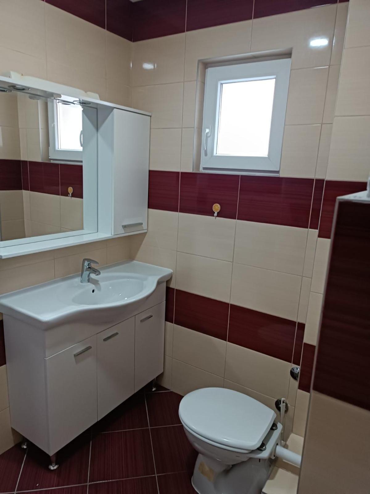 ホテル 2Bdr Apt With Balcony With View- Free Parking サラエヴォ エクステリア 写真