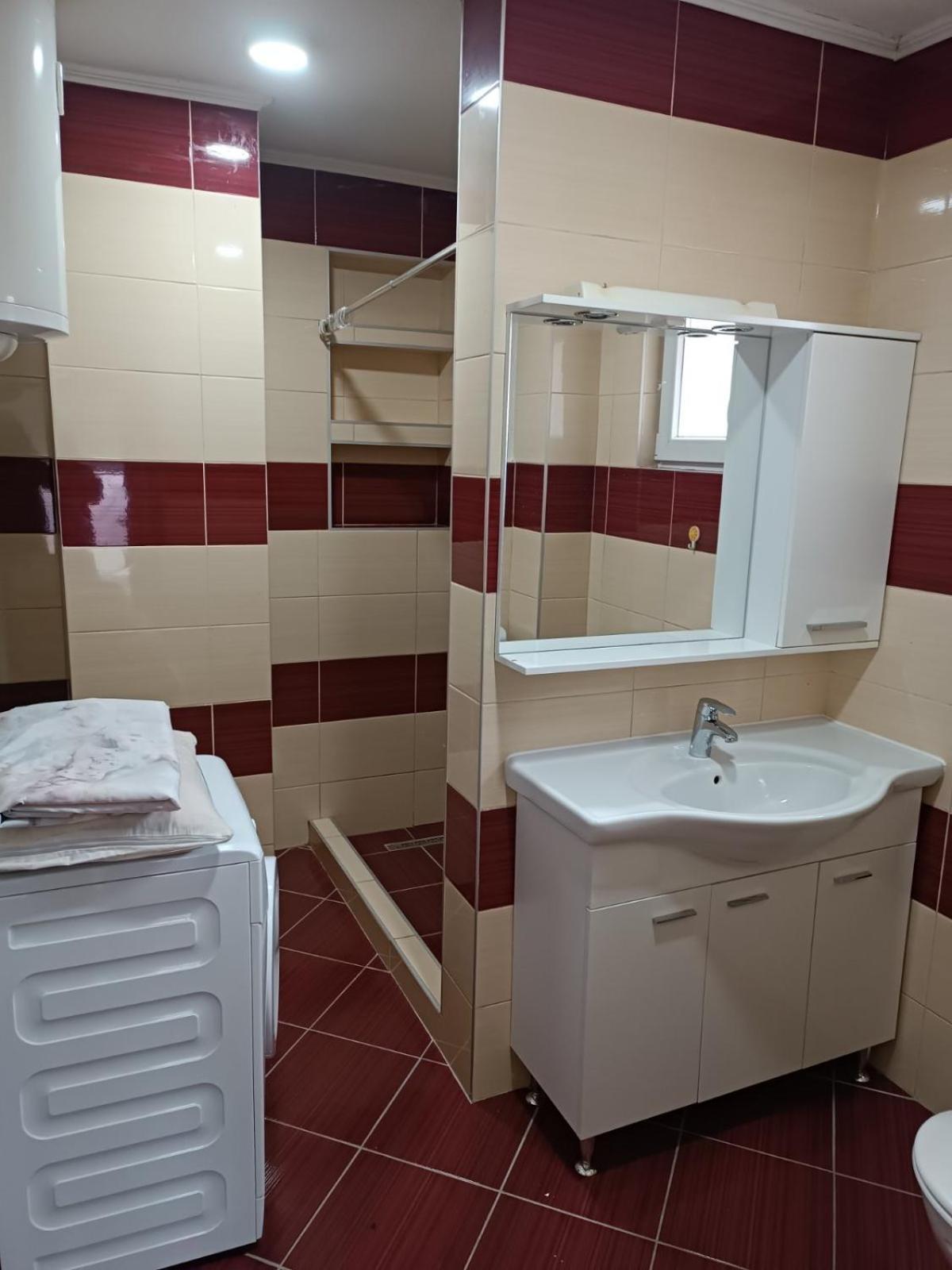 ホテル 2Bdr Apt With Balcony With View- Free Parking サラエヴォ エクステリア 写真
